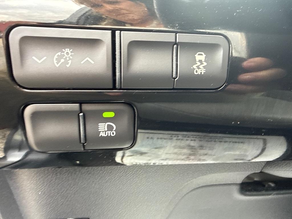 Toyota Prius Two 4D Hatchback 2017