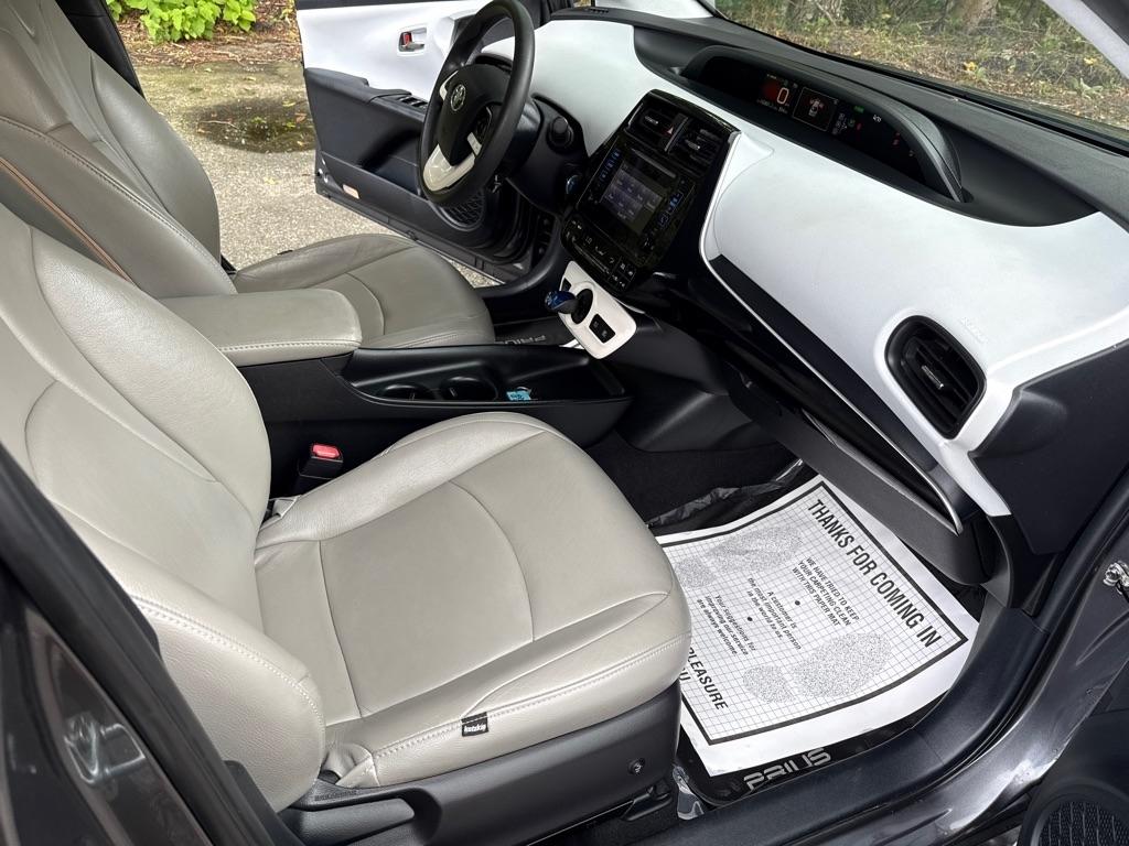 Toyota Prius Two 4D Hatchback 2017
