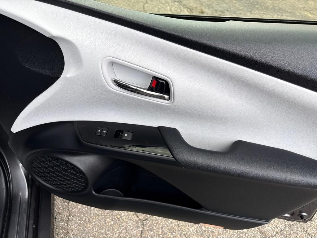 Toyota Prius Two 4D Hatchback 2017