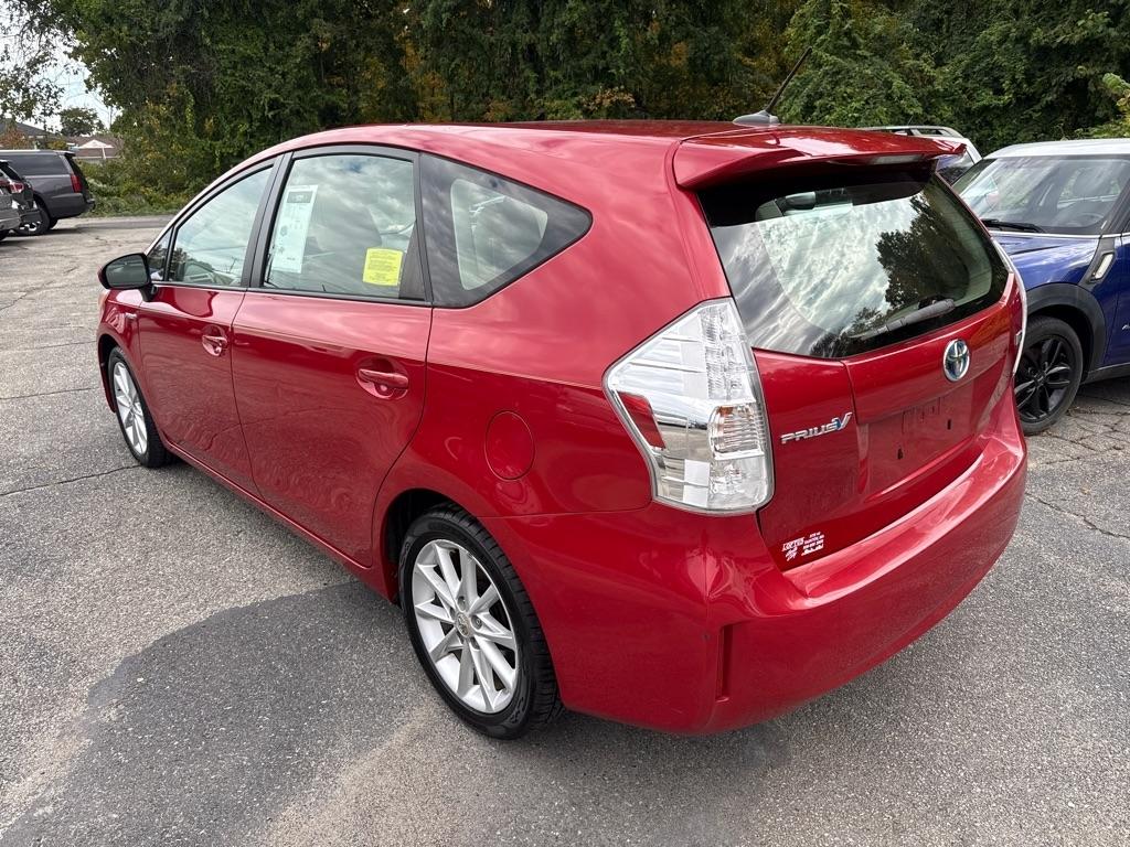 Toyota Prius V Five (Natl) 2012