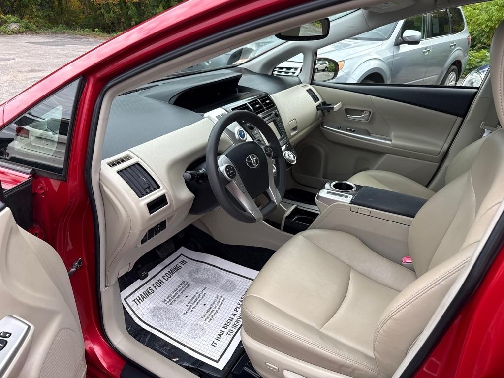 Toyota Prius V Five (Natl) 2012
