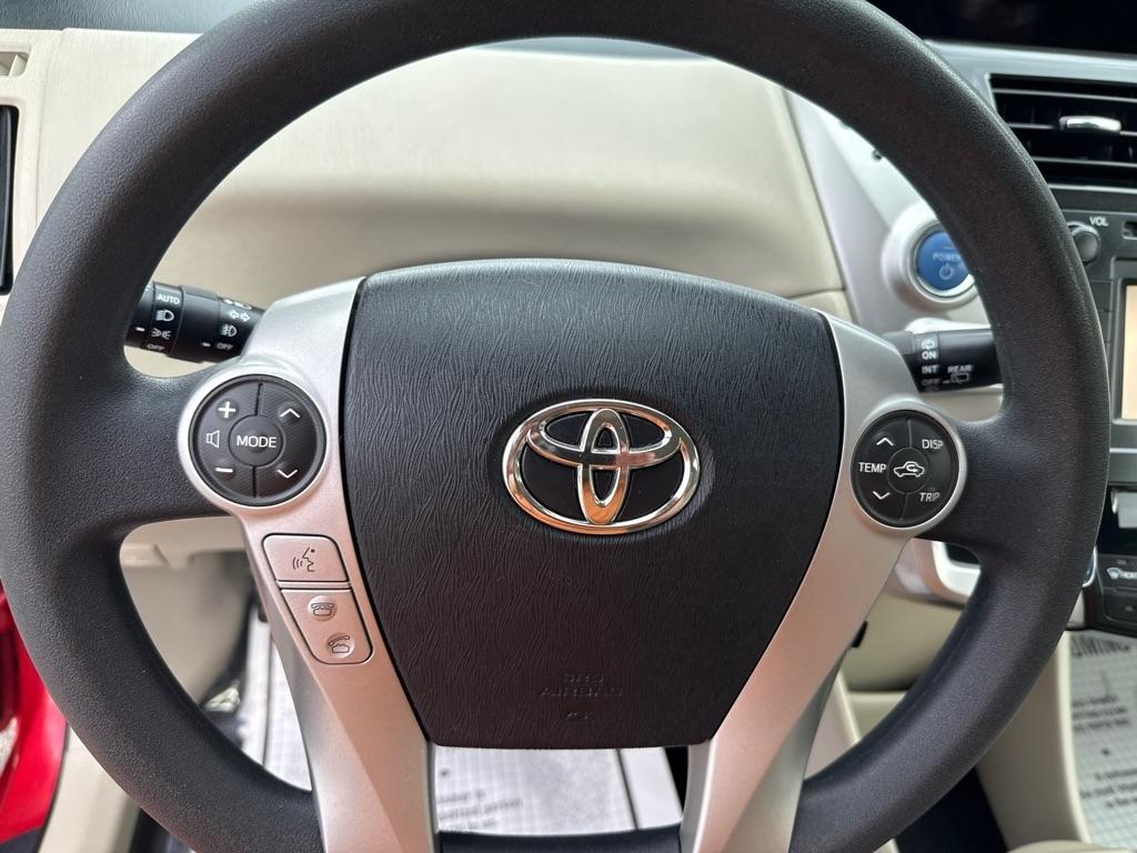 Toyota Prius V Five (Natl) 2012