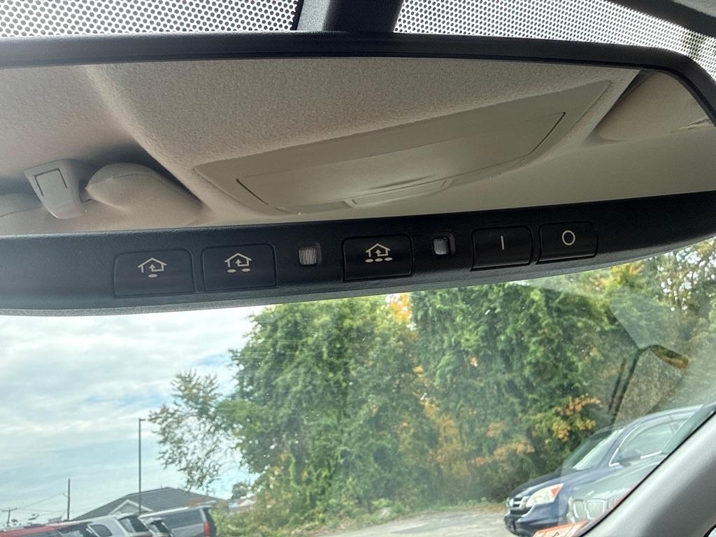 Toyota Prius V Five (Natl) 2012