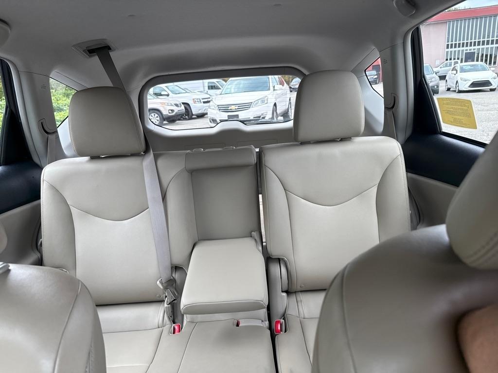 Toyota Prius V Five (Natl) 2012