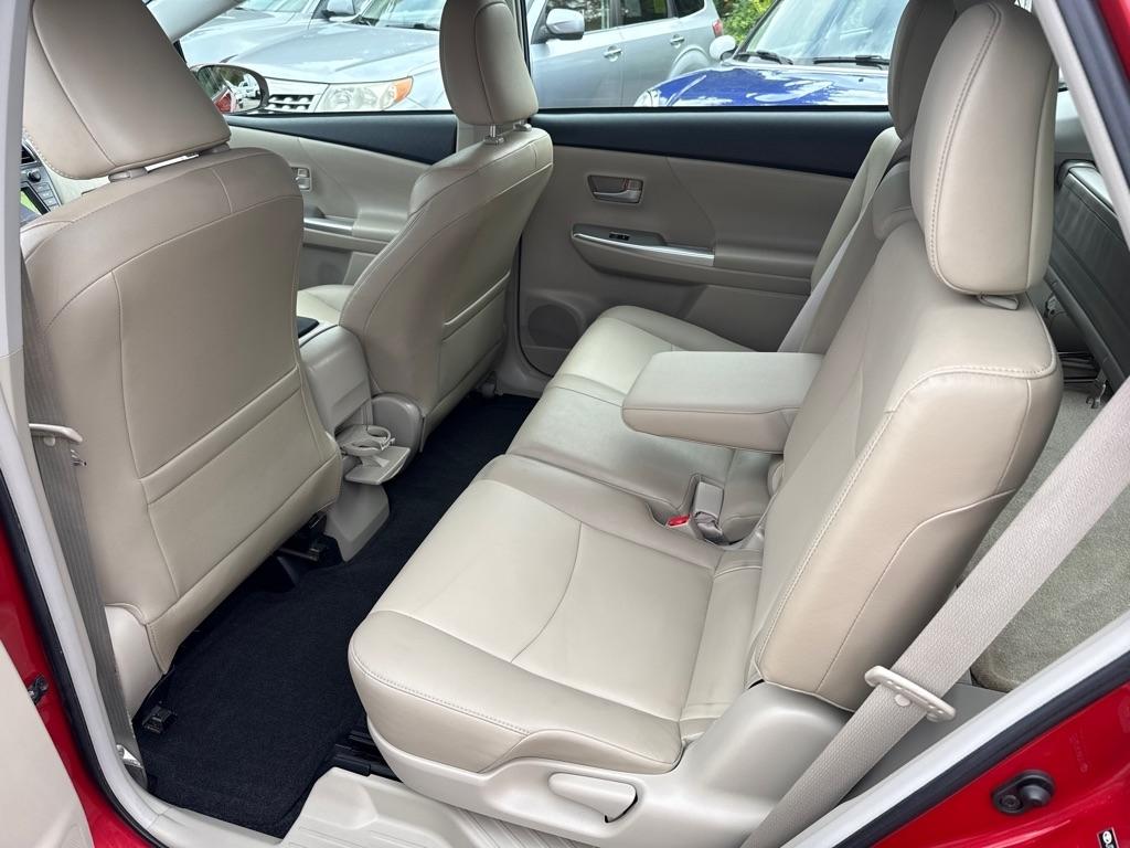 Toyota Prius V Five (Natl) 2012