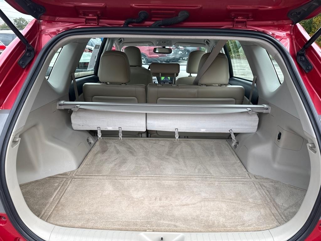 Toyota Prius V Five (Natl) 2012