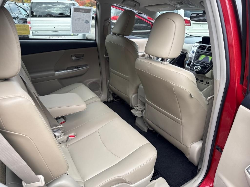 Toyota Prius V Five (Natl) 2012