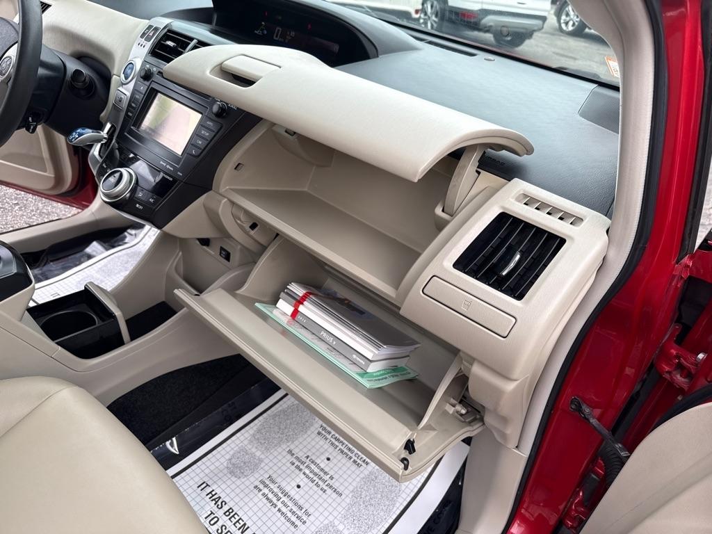 Toyota Prius V Five (Natl) 2012