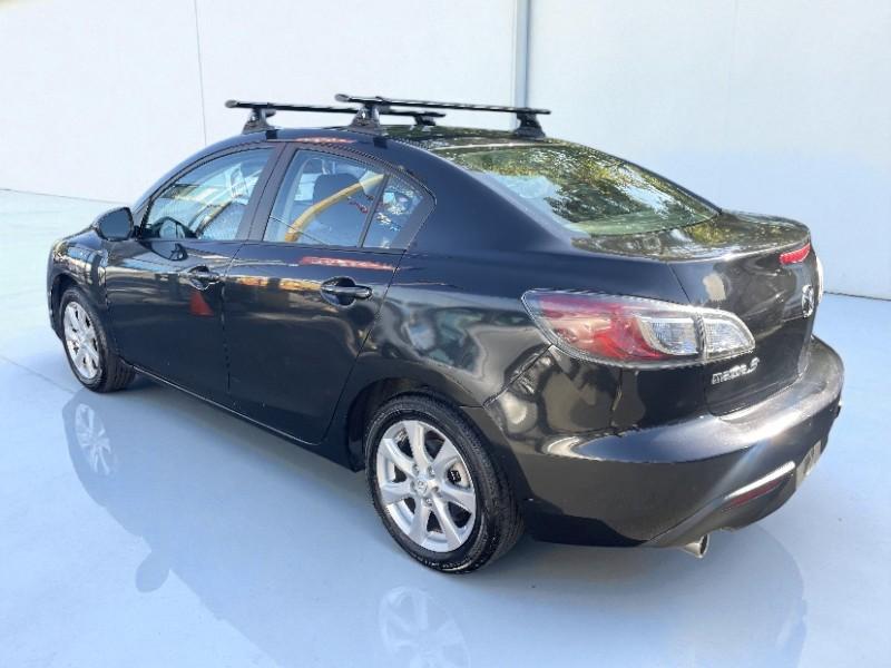 2011 Mazda MAZDA3 i Touring 4-door