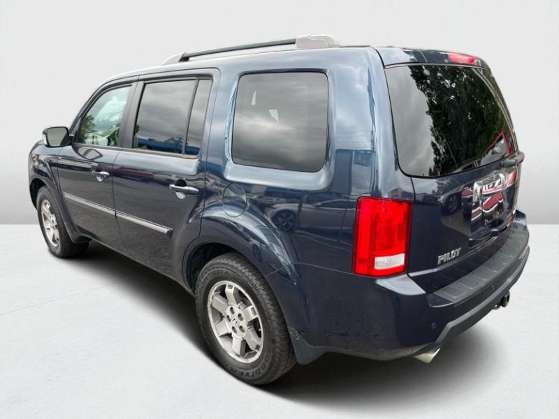 2011 Honda Pilot Touring 4WD 5-Spd AT with DVD
