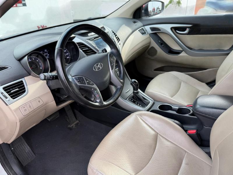 Hyundai Elantra SE 6AT 2016