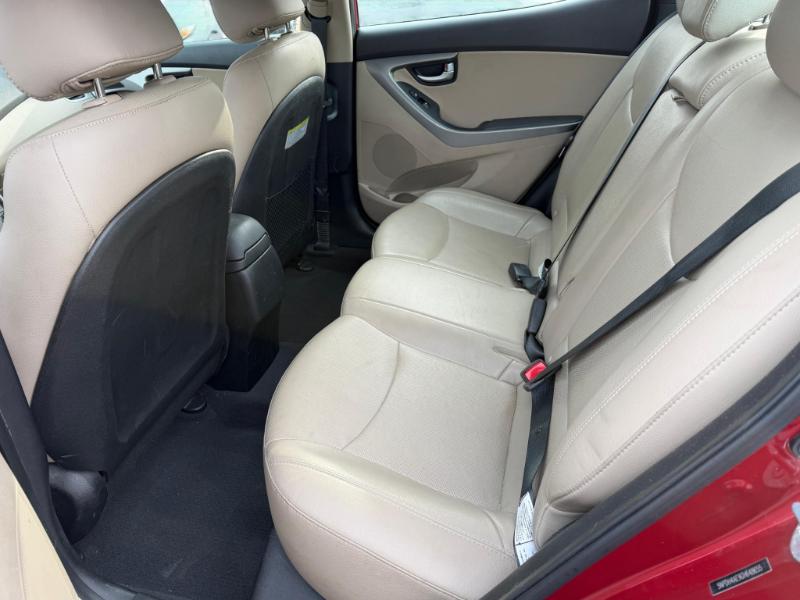 Hyundai Elantra SE 6AT 2016