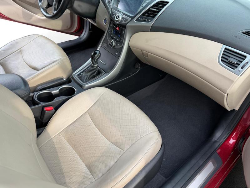 Hyundai Elantra SE 6AT 2016