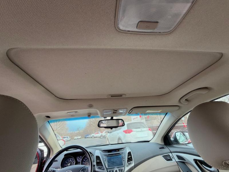 Hyundai Elantra SE 6AT 2016