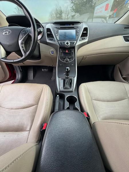 Hyundai Elantra SE 6AT 2016