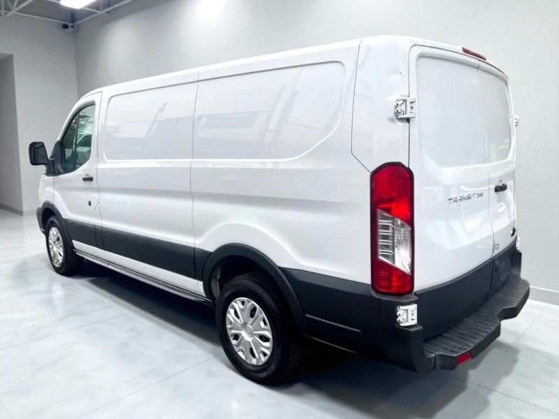 2018 Ford Transit 250 Van Low Roof w/Sliding Pass. 130-in. WB