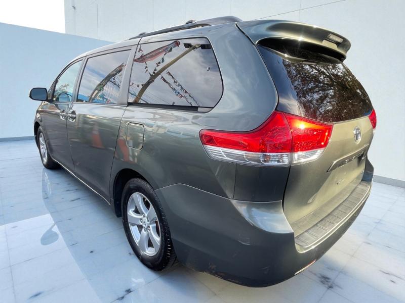 2011 Toyota Sienna LE 8-Pass V6