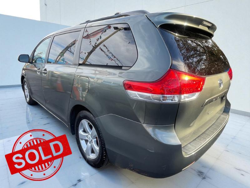 Toyota Sienna LE 8-Pass V6 2011