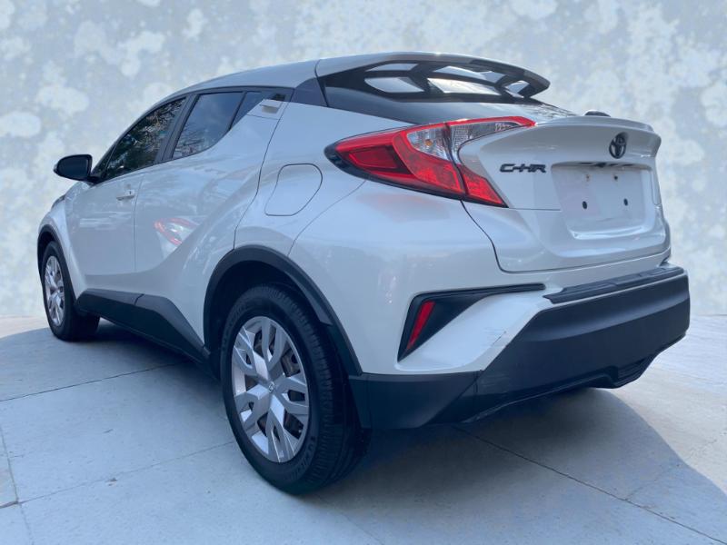 2021 Toyota C-HR LE's photo