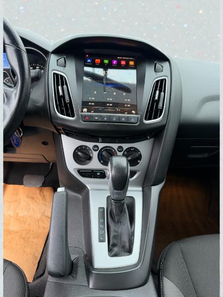 Ford Focus SE Sedan 2014