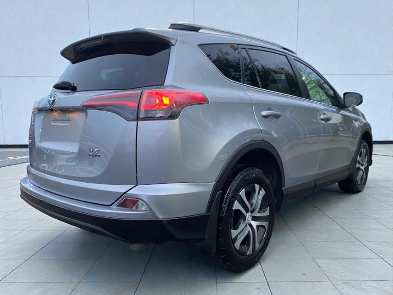 Toyota RAV4 LE AWD 2018