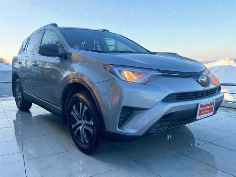 Toyota RAV4 LE AWD 2018
