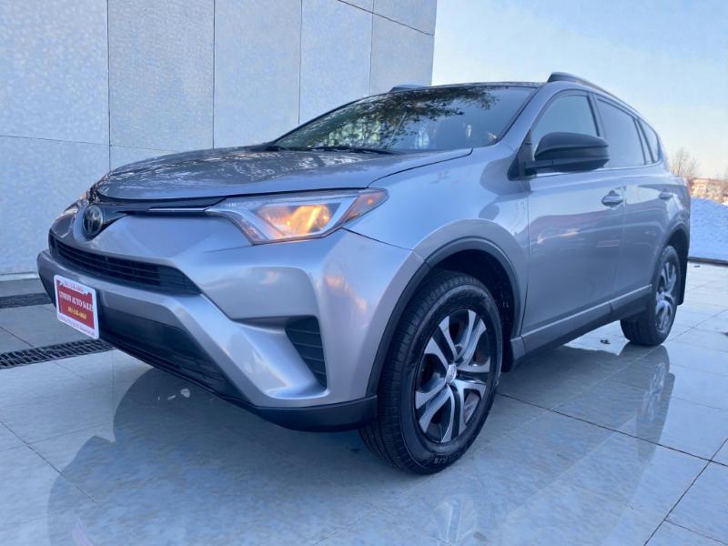 Toyota RAV4 LE AWD 2018
