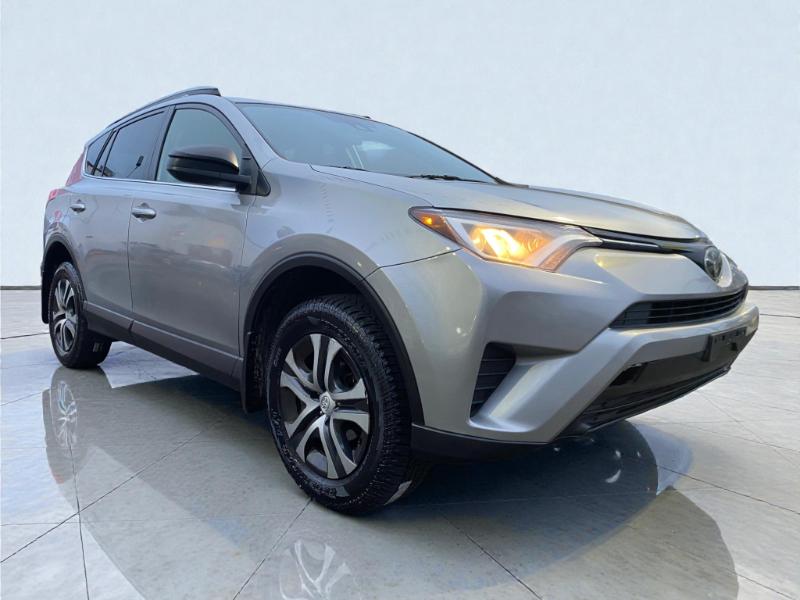 Toyota RAV4 LE AWD 2018