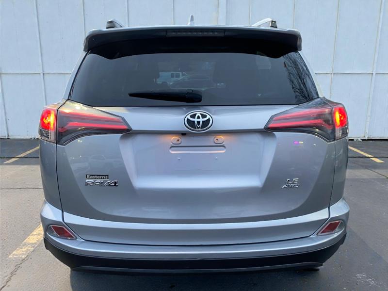 Toyota RAV4 LE AWD 2018