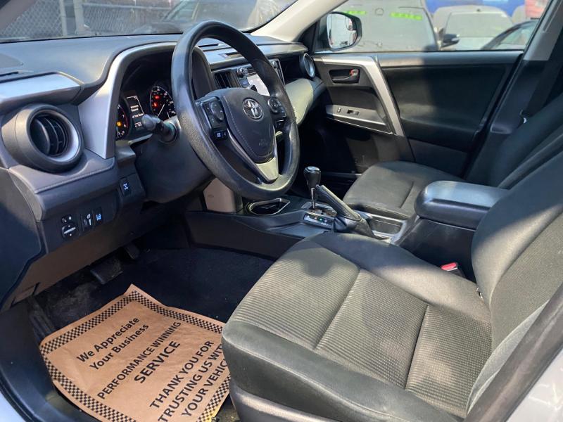 Toyota RAV4 LE AWD 2018