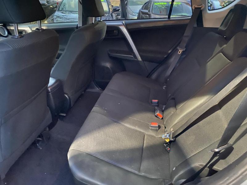 Toyota RAV4 LE AWD 2018