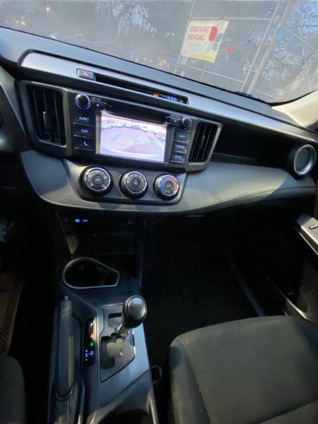 Toyota RAV4 LE AWD 2018
