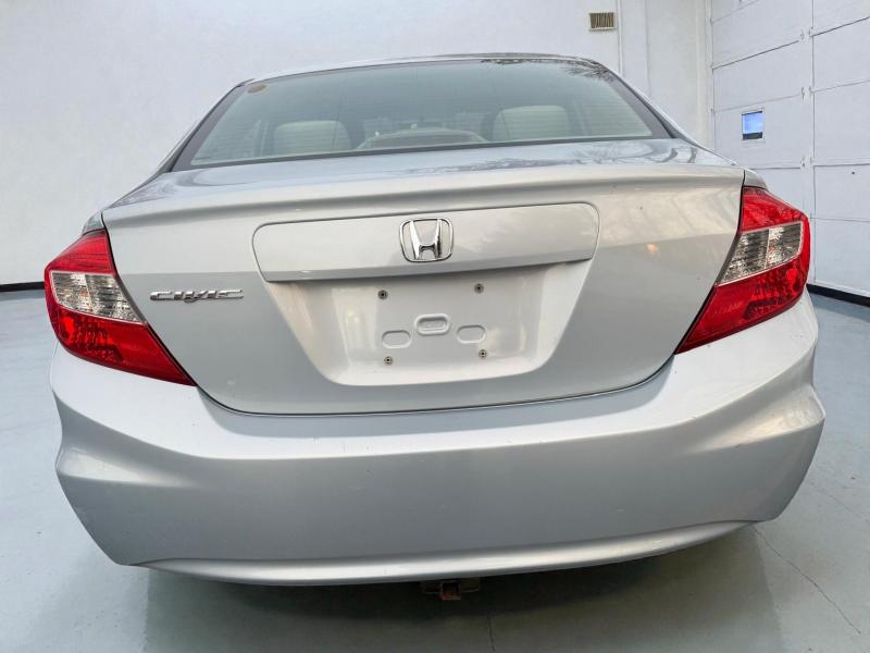 Honda Civic LX Sedan 5-Speed AT 2012