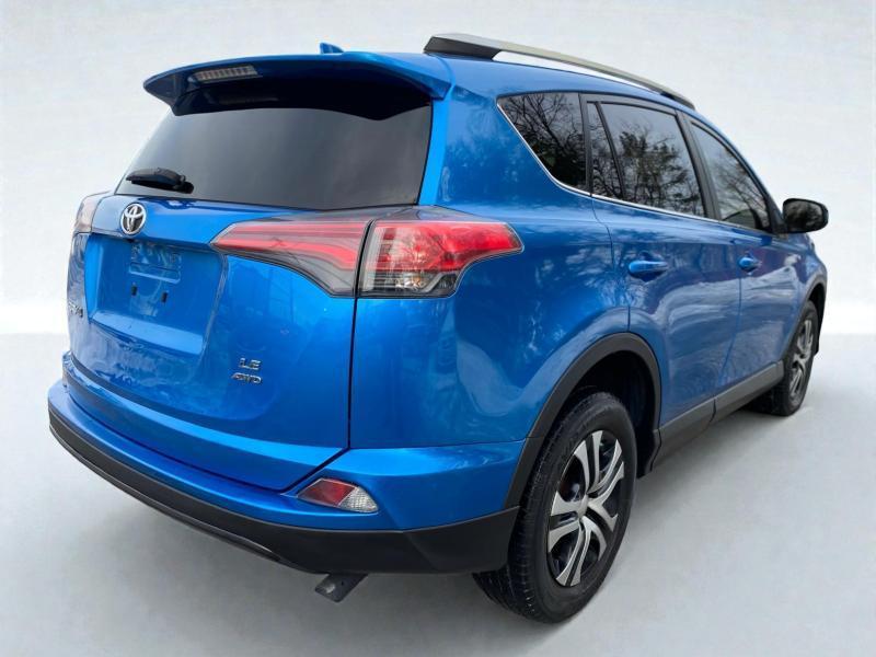 Toyota RAV4 LE AWD 2018