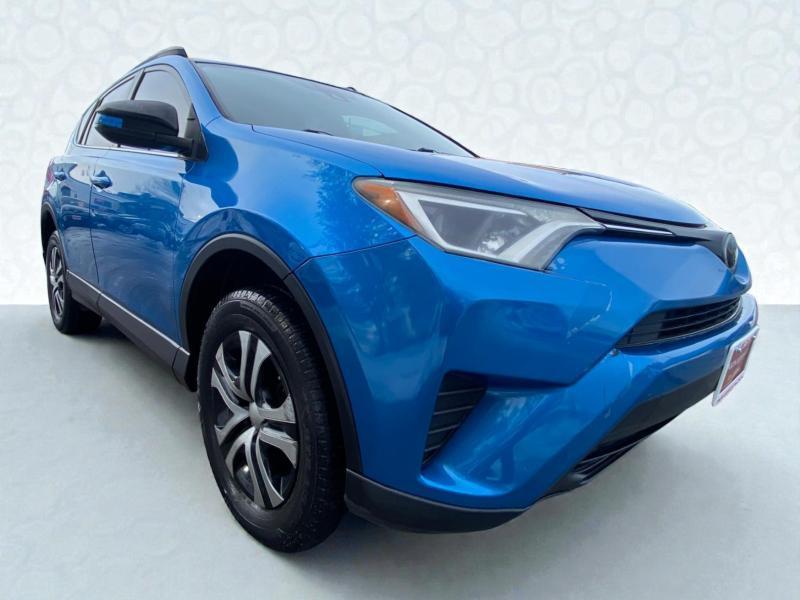 Toyota RAV4 LE AWD 2018