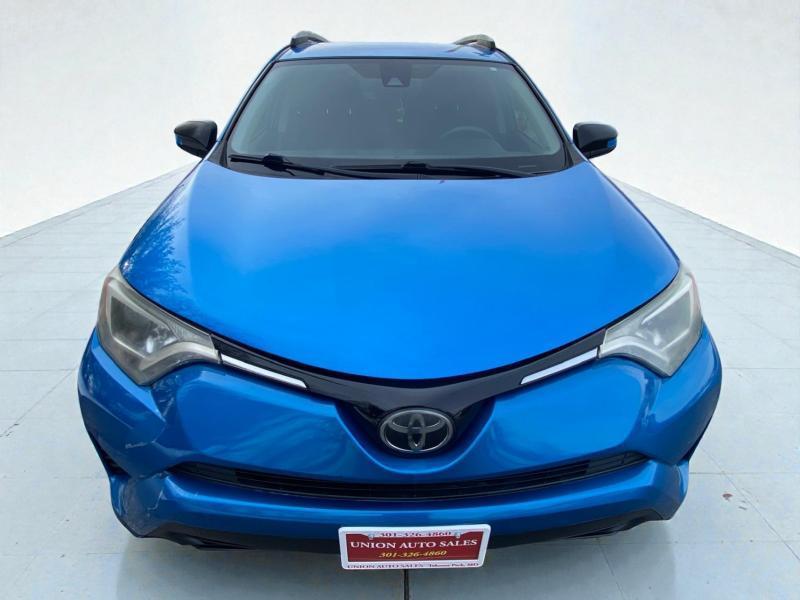 Toyota RAV4 LE AWD 2018