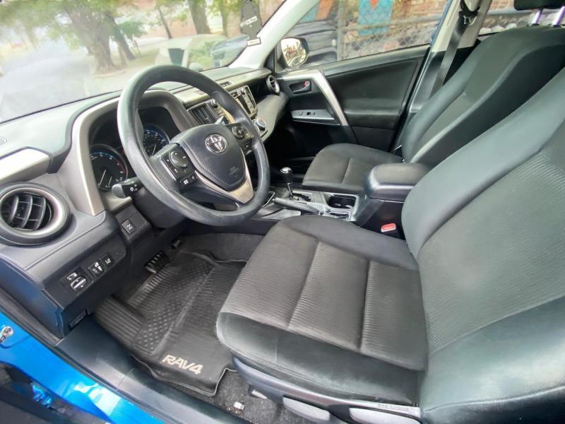 Toyota RAV4 LE AWD 2018