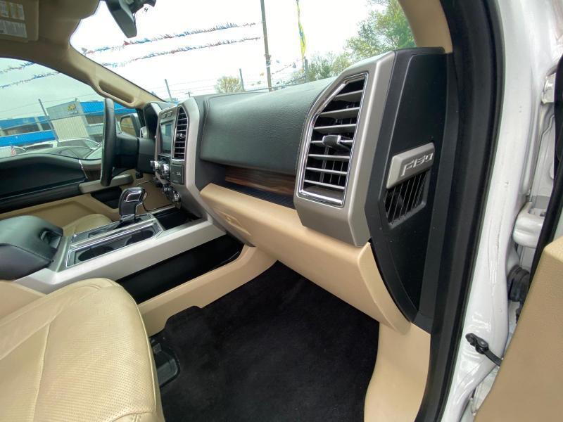 Ford F-150 4WD SuperCab 163" Lariat w/HD Payload Pkg 2016