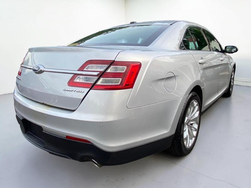 Ford Taurus Limited FWD 2013