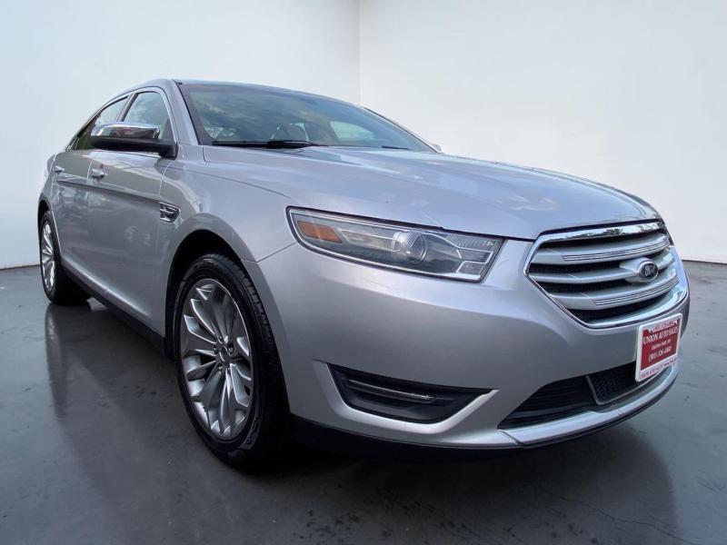 Ford Taurus Limited FWD 2013