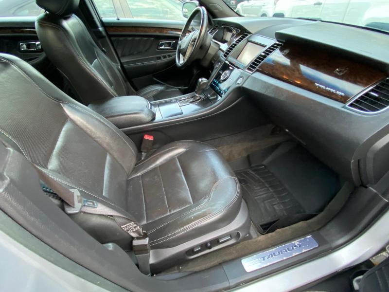 Ford Taurus Limited FWD 2013