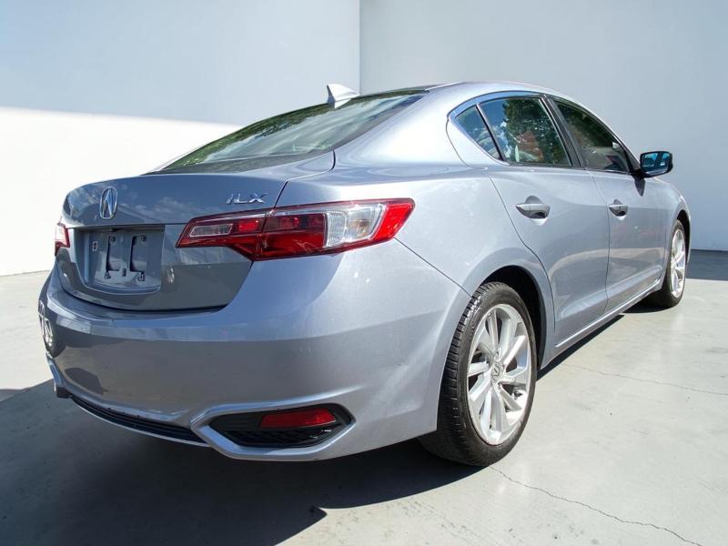 Acura ILX 8-Spd AT w/ Premium Package 2016