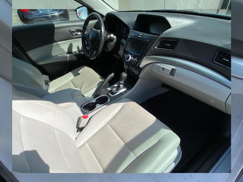 Acura ILX 8-Spd AT w/ Premium Package 2016