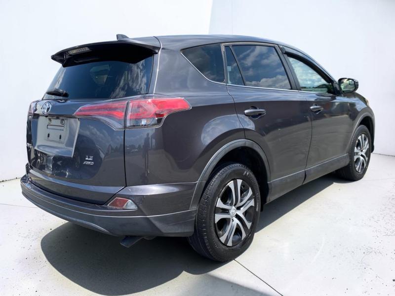 Toyota RAV4 LE AWD 2018