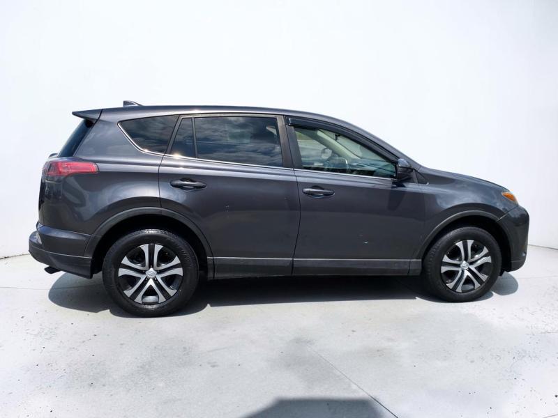Toyota RAV4 LE AWD 2018