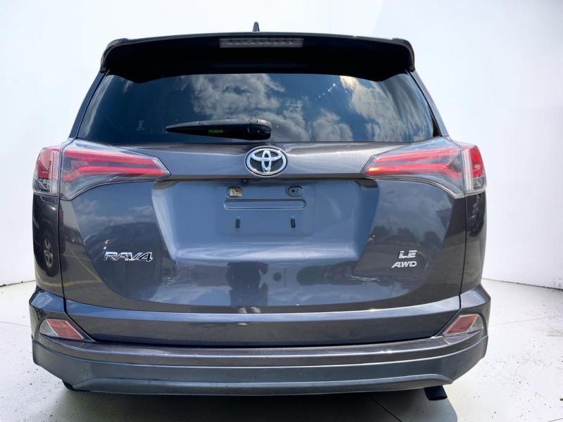 Toyota RAV4 LE AWD 2018