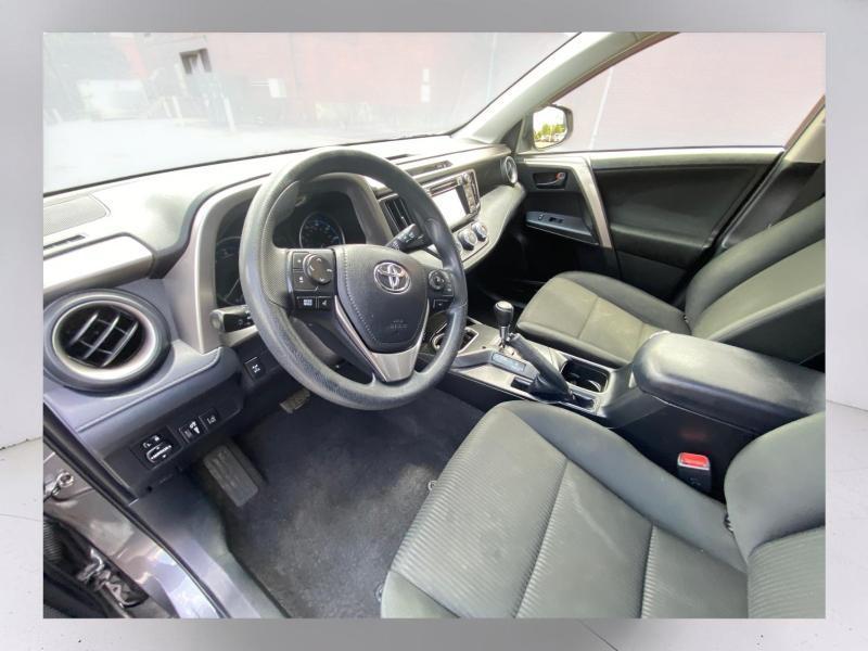 Toyota RAV4 LE AWD 2018