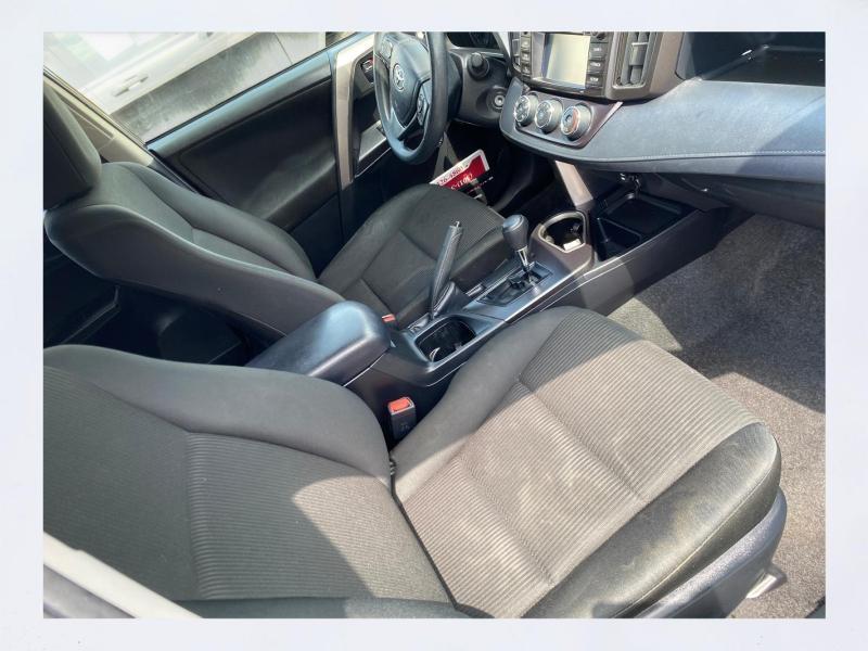 Toyota RAV4 LE AWD 2018