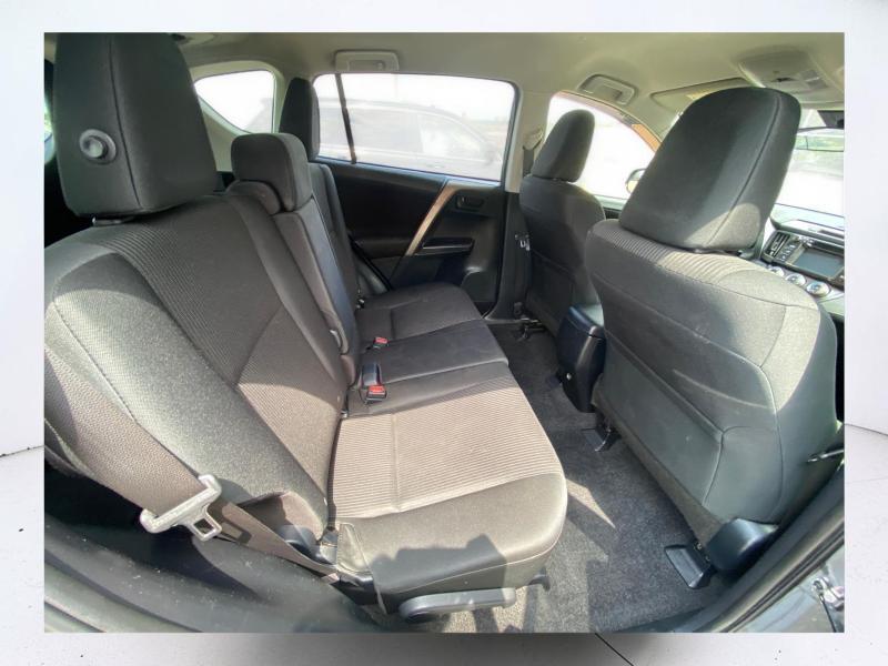 Toyota RAV4 LE AWD 2018
