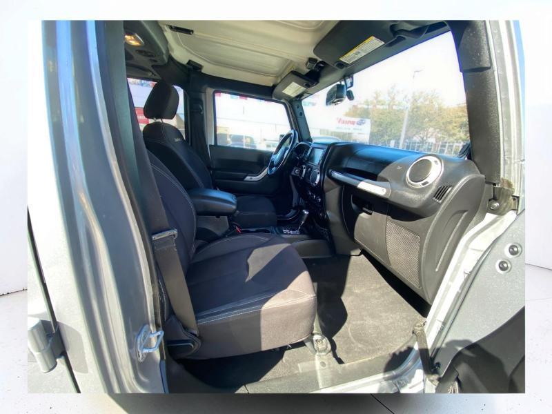 Jeep Wrangler Unlimited Sahara 4WD 2013